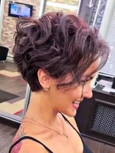 Pelo Bob Ondulado, Short Curly Hairstyles For Women, Short Wavy Haircuts, Curly Pixie Hairstyles, Curly Pixie Haircuts, Thick Wavy Hair, Curly Hair Photos, Wavy Haircuts, Short Curly Haircuts