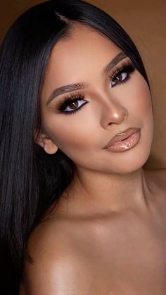 @breathions Brown And Red Eyeshadow, Red Quince Makeup Looks Natural, Pageant Makeup For Brunettes, Quince Makeup Looks, Makeup Looks Full Face, Quince Makeup, Friends Makeup, Makeup Cantik