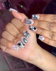 Kaws Nails Grey, Matte Kaws Nails, Kaws Nail Art Designs, Nails Short Cute Design, Gray Kaws Nails, Nails Ideas For Back To School, Kaws Manicure, Yellow Kaws Nails