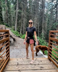 Shorts Hiking Outfit, Hike Outfit Summer, Autumn Shirt Outfit, Apl Sneakers, Black Belt Bag, Celine Belt, Shirt Outfit Summer, Jeans And T Shirt Outfit, Cute Hiking Outfit