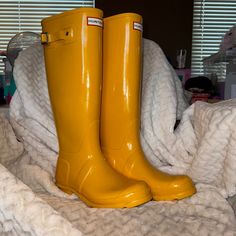 Classic Knee-High Yellow Hunter Wellie Rainboots In New Condition. Worn Maybe A Handful Of Times. So Adorable And The Perfect Fit For A Rainy Day! Yellow Wellies, Shoes Yellow, Hunter Shoes, Women Hunters, Rain Boot, A Rainy Day, So Adorable, Coraline, Winter Rain