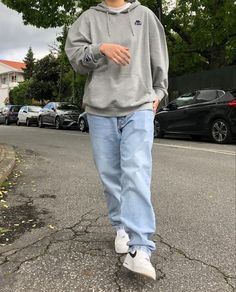 Basic Boy Style, Grey Jeans Outfit Men, Outfit Cowok, Outfit Retro, Trendy Boy Outfits, Street Style Outfits Men, Guys Clothing Styles, Mens Outfit Inspiration, Mens Fashion Streetwear