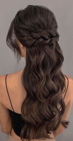 Prom Hairstyles Pictures, Prom Hairstyles Half Up Half Down Braid Brown Hair, Medium Length Hairstyles For Bridesmaids, Half Up Half Down Graduation Hair, Class Hairstyles, Cute Prom Hairstyles, Prom Hairstyle, Simple Prom Hair, Quince Hairstyles