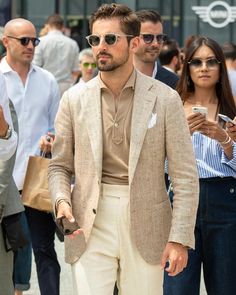 T-shirts • Instagram Blazer Outfits Men Classy, Cream Blazer Outfit, British Style Men, Blazer Outfits Men, Wedding Outfit Men, Dapper Men