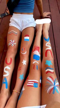 Summer Leg Painting Ideas, Leg Paint Ideas, Usa Football Theme Outfit, Leg Painting Ideas, Fourth Of July Aesthetic, 4th Of July Face Paint, 4th Of July Fits, Football Face Paint, Fourth Of July Pics