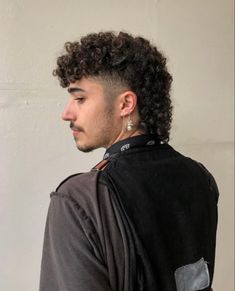 Curly Mohawk Hairstyles, Undercut Curly Hair, Mohawk For Men, Curly Mohawk, Mohawk Hairstyles Men, Curly Hair Fade, Curly Undercut, Men Haircut Curly Hair, Mullet Haircut