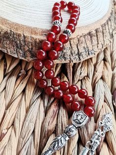 ✔️ This magnificent tasbih made with AA quality 8 mm carnelian agate beads. ✔️ It is a elegant and striking tesbih. ✔️ Natural Color ✔️ Natural Stone ✔️ Each order comes in a special box. ✔️ PLEASE CLICK THE LINK FOR ALL PRAYER BEADS MODELS https://www.etsy.com/shop/GoodJewelsofYazmasal Note: As a natural feature the stones beads may have some variations. SHIPPING: United States (Standart/DHL eCommerce/usps): 7-10 business days United States (Express/FedEx): 3-5 business days Canada (Express/Fed Red 8mm Beads Spiritual Mala, Red Handmade Mala For Healing, Red Hand-strung Mala For Healing, Bohemian Red Mala For Gift, Adjustable Red Mala For Gift, Adjustable Red Mala As Gift, Adjustable Red Mala As A Gift, Spiritual Red Beads, Gems, And Cabochons For Gifts, Red Carnelian Spiritual Beads