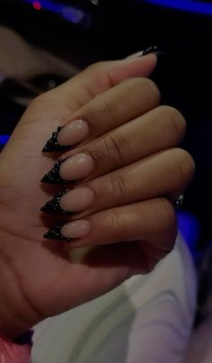 Homecoming Nails Ideas, Short Stilleto Nails 2024, Short Black Stiletto Nails, Black Hoco Nails, Nail Barbie, Homecoming Nails Black, Black Homecoming Nails, Black Prom Nails, Stiletto Nails Short