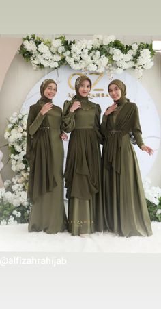 Baju Bridesmaid Modern Hijab, Braidsmaid Dresses, Islamic Fashion Dresses, Kebaya Modern Dress, Hijab Dress Party, Dress Bridesmaids, Fashion Dresses Formal, Girls Dress Outfits, Gaun Fashion