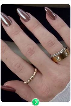 Rose-gold chocolate chrome nails with a soft, feminine touch. The warm hue adds sophistication, creating a refined look for those who prefer a subtle shine with elegance. Rose Gold Chrome Nails, Gold Chocolate, Soft Feminine