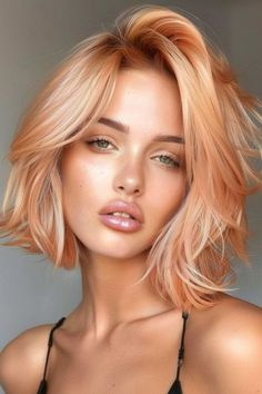 πυρόξανθα-καρέ-μαλλιά-ιδέες- Straight Textured Bob, Fringe Bob Haircut, Razored Layers, Straight Or Curly Hair, Razor Cut Bob, Razored Haircuts, Layered Hair With Bangs, Edgy Haircuts, Warm Blonde