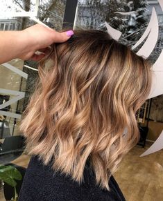 Caramel Honey Balayage, Honey Balayage Hair, Bob Balayage, Balayage Hair Ideas, Honey Balayage, Balayage Blonde, Spring Hair Color, Caramel Hair, Honey Hair