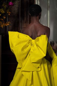 Valentino Spring 2019 Couture Collection - Vogue Valentino 2017, Detail Couture, Pencil Shavings, Spring Runway, Fashion Weeks, Yellow Fashion