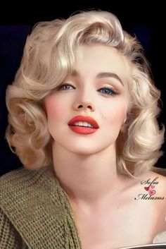 Pinup Blonde Hair, 1950s Everyday Hairstyles, 1960 Women Hair, 50s Hair And Makeup 1950s, 1950s Women’s Hairstyles, Short Hair Retro Waves, Vintage Summer Hairstyles, Burlesque Hairstyles Short