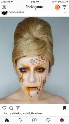 Queen Bee Makeup, Insect Makeup, Sew Costume, Drag Party, Photographic Makeup, Retro Hairstyle, Fantasy Make-up, Halloween Make-up Looks