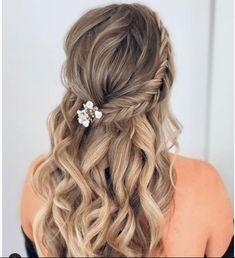 15 Fabulous Half Updos for Thin Hair Braided Top Knots, Feminine Hairstyles, Messy Hair Updo, Super Easy Hairstyles, Textured Bangs, Easy Hairdos, Black Hair Dye, A Hairstyle, Half Updo