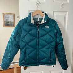 Brand New Teal North Face 550 Women’s Puffer Jacket. Size Small. Worn Only One Time. Coats North Face, North Face Coat, Petrol Blue, Jacket Brands, The North Face Jackets, North Face Jackets, North Face Jacket, Puffer Jacket, North Face