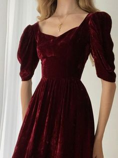 Dark Red Gown, Vestidos Color Vino, Áo Blu, Velvet Dress Designs, Aesthetic Dress, Korean Fashion Dress, Red Gowns, Grad Dresses, Vestidos Vintage