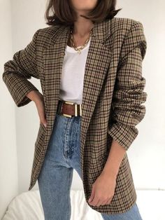 Brown Herringbone Blazer Outfit Women, Brown Plaid Blazer Outfit, Mantra Ray, Minimalisticky Chic, Plaid Blazer Outfit, Blazer Outfits Casual, Fest Outfits, Herringbone Jacket, Blazer Outfits For Women