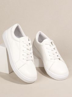 Cheap White Shoes, Simple White Shoes, White Shoes For School, Aesthetic White Shoes, Basic White Shoes, Basic Shoes For Women, White Shoes Aesthetic, Basic White Sneakers, School Shoes White