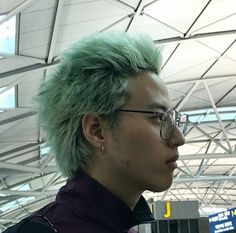 Hair Inspo Men, Green Hair Men, Short Green Hair, Spiky Hair, Hair Inspiration Short, Aesthetic People, Hair Reference, Dream Hair, 인물 사진