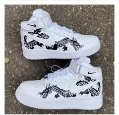 Custome Nike, Trendy Shoes For Men, Gangster Drawings, Shoes For Men Sneakers, Black Dragons, Custom Sneakers Diy