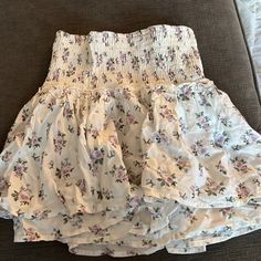 Never Worn. Adorable Skirt Size Xs Feminine White Skort For Day Out, Cute High Waist White Mini Skirt, Cute White High-waist Mini Skirt, White High Waist Feminine Mini Skirt, Cute White Cotton Skirt, Cute White Tiered Skirt, White Tiered Ruffled Skort, White Stretch Summer Mini Skirt, Cute Mini Skirt With Elastic Waistband