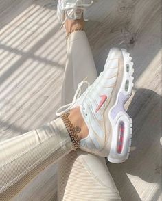 Skor Sneakers Nike, Обувь Air Jordan, Buty Marki Nike, Pretty Sneakers, Skor Sneakers, Trendy Shoes Sneakers, Pretty Shoes Sneakers, All Nike Shoes, Nike Air Shoes