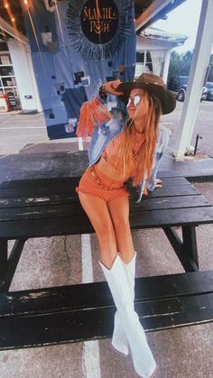 Country Theme Party Outfit, Boots And Hearts Festival, Nashville Bar Outfit, Country Theme Party, Boots And Hearts, Party Outfit Winter, Country Festival Outfit, Winter Party Outfit, Bar Outfit