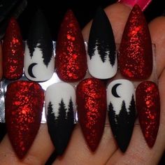 Christmas Nails 2023 Stiletto, Halloween Christmas Nails, Witchy Christmas Nails, Yule Nail Art, Gothmas Nails, Creepy Christmas Nails, Christmas Stilleto Nails, Halloween Stilleto Nails, Spooky Christmas Nails