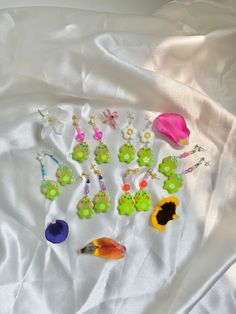 🌈 handmade polymer clay frog earrings   🌈 double sided Clay Frog Earrings, Clay Frog, Frog Earrings, Kawaii Earrings, Earrings Double, Earrings Clay, Mismatched Earrings, Cute Frogs, Double Face