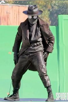 Mcu Spiderman, Spider Man Noir, Brown Leather Trench Coat, Spider Noir, Spiderman Noir, Classic Film Noir, Nicholas Cage, Mens Leather Coats, Brown Leather Coat