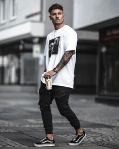 Biker Look, Mens Summer Outfits, Streetwear Mode, Mens Fashion Photography, Mens Fashion Streetwear