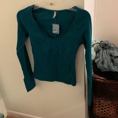 Nwt Free People Long Sleeve Layering Top Size M It’s Really Cute And The Color Is So Nice! It’s Big On Me But I Wish It Would’ve Fit! Originally $48 + Tax Final Sale Casual Scoop Neck Tops For Fall, Fitted Cotton V-neck Long Sleeve Top, Fitted Casual Long Sleeve Top With Scoop Neck, Fitted Casual Long Sleeve Scoop Neck Top, Fitted V-neck Long Sleeve Cotton Top, Fitted Scoop Neck Long Sleeve Top, Long Sleeve Layering, Free People Long Sleeve, Cropped Long Sleeve Top