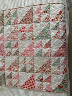 (20+) Facebook Layer Cake Quilt Pattern, Traditional Quilt Blocks, Quilt Pattern Easy, Layer Cake Quilt, Layer Cake Quilt Patterns, Charm Square Quilt, Cake Quilt