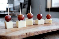 apples and cheese are arranged on small skewers