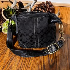 Coach Black Shoulder Bag. Looks Brand New. Bags Coach, Black Shoulder Bag, Coach Bags, Shoulder Bags, Bag Lady, Shoulder Bag, Brand New, Women Shopping, Black