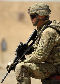 Discover a wide range of army clothing & gear in MultiCam camo at Military 1st online store. Photo by Staff Sgt. Stephen Schester. Army Infantry, British Armed Forces, Military Special Forces, Special Force, Military Soldiers, Military Photos, A Soldier, Military Forces, Military Heroes