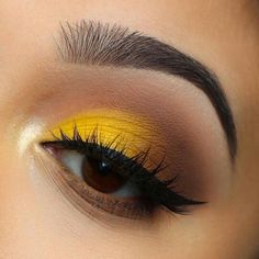 Summer Eyeshadow, Yellow Eye Makeup, Summer Eye Makeup, Make Up Designs, Sunset Makeup, Yellow Makeup, Givenchy Beauty, Yellow Eyeshadow