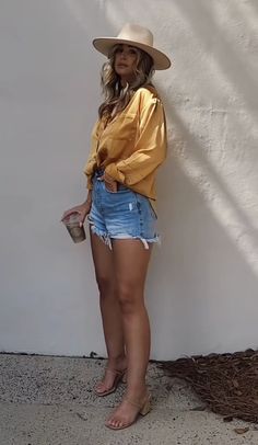 Easy Going Out Outfits Summer, Cute Denim Shorts Outfits Summer, Chilly Beach Night Outfit, Dallas Fashion Summer, Tampa Outfits Spring, Distillery Outfit Summer, Backyard Bbq Party Outfit Ideas Summer, Easter Lunch Outfits For Women, Shorts And Button Down Summer Outfits