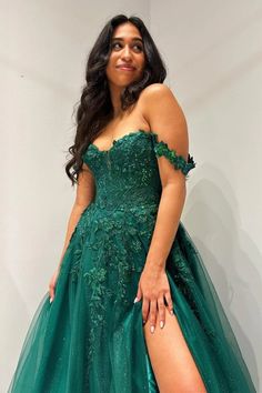 Formal Dress Green, Lace Long Prom Dress, Green Evening Dress, Lace Formal Dress, Green Prom Dress, Color Number, Stunning Gowns, Grad Dresses, Note Box