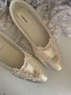 Ivory Wedding Flat Shoe USA Lace Pearls Crystalsballet Style - Etsy Pearl Embellished Closed Toe Wedding Shoes For Bridal Shower, Embellished Elegant Ballet Flats, Elegant Embellished Ballet Flats, Elegant Flat Heel Wedding Shoes For Bride, Elegant Embellished Flat Ballet Flats, Elegant Flat Heel Wedding Shoes For Bridal Shower, Elegant Low Heel Wedding Flats, Elegant Pearl Embroidered Wedding Shoes, Elegant Ceremony Flats With Flat Heel