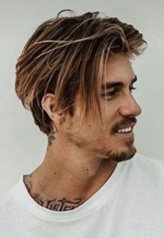 Mens Medium Undercut, Highlighted Mens Hair, Men’s Highlights On Dark Hair, Medium Undercut Men, Medium Length Undercut Men, Mens Brown Hair With Blonde Highlights, Men’s Balayage, Highlights On Mens Hair, Mens Long On Top Hairstyles