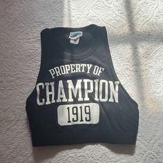 Size M Never Worn Perfect Condition And Quality Black Sports Crop Top With Letter Print, Black Letter Print Crop Top For Sports, Black Athleisure Crop Top With Letter Print For Sports, Tank Top, Womens Tops, Black White, Tank Tops, Black And White, Women Shopping