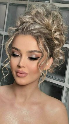 https://www.boredpanda.com/womens-haircuts-before-after-comparison-kristina-katsabina-191?utm_source=pinterest&utm_medium=link&utm_campaign=damn Pageant Hair, Mother Of The Bride Hair, Makijaż Smokey Eye, Peinados Fáciles Para Cabello Corto, فستان سهرة, Bridal Hair And Makeup, Shaved Hair