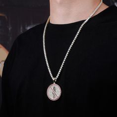 This beautiful piece is crafted from high quality gold plated material and features a sleek, elegant design. The Travis Scott logo hangs from a delicate chain, making this necklace the perfect way to show your love for one of today's hottest rappers. Whether you're a diehard fan or simply appreciate great style, this necklace is sure to turn heads. So don't wait any longer - grab yours today! PRODUCT DETAILS: Metals Type: Copper Gender: Unisex Necklace Type: Pendant Necklaces Style: Hiphop/Rock Gold Cuban Link Jewelry For Streetwear, Adjustable Cuban Link Chain Jewelry For Streetwear, Rose Gold Jewelry With Round Pendant And Gold Chain, Rose Gold Jewelry With Round Pendant, Gold Cuban Link Tennis Necklace For Gift, Gold Figaro Chain Necklace For Streetwear, Gold Adjustable Chain Necklace For Streetwear, Metal Cuban Link Necklace For Streetwear, Gold Rope Chain Jewelry For Streetwear