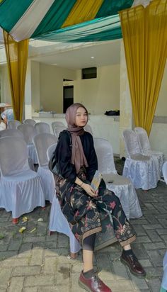 Berkain Outfit, Outfit Kondangan Casual, Kuliah Outfit, Outfit Muslim, Kondangan Outfit, Outfit Korean Style, Batik Fashion, Casual Hijab Outfit, Muslim Fashion Outfits