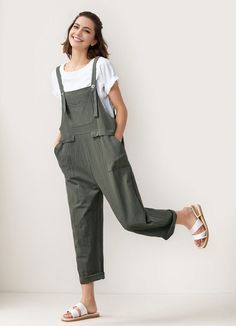 "Convenient pockets add functionality, making these overalls a must-have for your wardrobe. A casual chic look has never been so comfortable. FEATURES - 100% linen  -Button detail  -Front and back Two pockets -Loose fit -Over sized Fit -Ankle Length -For Summer, spring, autumn -Wash by hand or machine with cold water * The model is 165 cm (5′ 5″) tall with a 80 cm (31.5\") bust, 66 cm (26\") waist. She is wearing the overalls in size XS. ★★Bespoke Order Service If you Request other color Request the length Your height is not between 155 cm- 175 cm Your weight is not between 47 kg -77 kg I can do it for you, It will need some extra fee depending on on your need. Contact with me for more detail. ★★Get your size in Size Chart with your body measurement https://www.etsy.com/listing/794055682 ★ Linen Dungarees, Linen Overalls, Blue Linen Dress, Harem Jumpsuits, Jumpsuit With Pockets, Wool Winter Coat, Western Outfits Women, Plus Size Romper, Summer Green