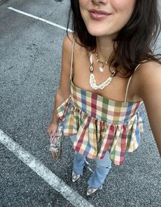 Casual Outfit Aesthetic Summer, Fun And Funky Outfits, Masculine Femine Outfits, Summer Button Up Outfit, Minimalist Colorful Outfit, Girly Vintage Outfits, Cute Thrifted Outfits, Summer Tops Outfits, Diy Outfit Ideas