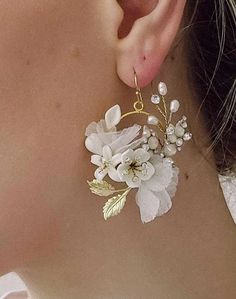 Прекрасные женственные серьги с цветами Delicate Handmade Flower Drop Earrings, Delicate Handmade Flower Jewelry For Wedding, Elegant Flower Bridal Earrings, Feminine Flower Wedding Earrings, Feminine Flower Wedding Jewelry, Elegant Floral-embellished Jewelry For Wedding, Elegant Wedding Earrings With Flower Charm, Elegant Floral Embellished Jewelry For Wedding, Feminine Flower Jewelry For Wedding